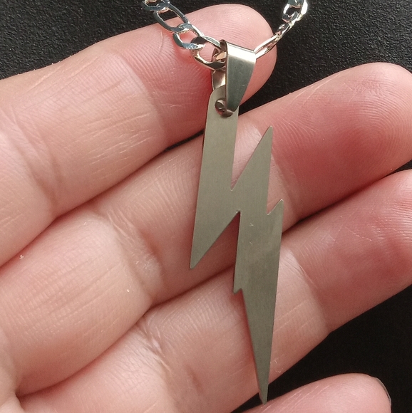 ⚡️💕STUNNING!/ LIGHTING BOLT PENDANT 🌷⚡️ - Picture 3 of 3